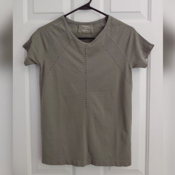 Athleta Tops - Athleta Foothill Seamless Tee Size Small Olive Green